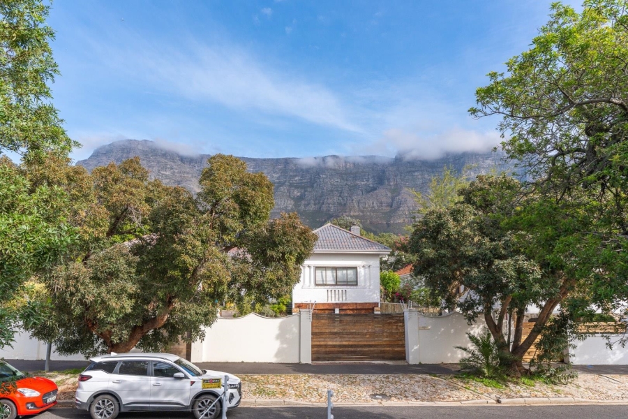 6 Bedroom Property for Sale in Vredehoek Western Cape